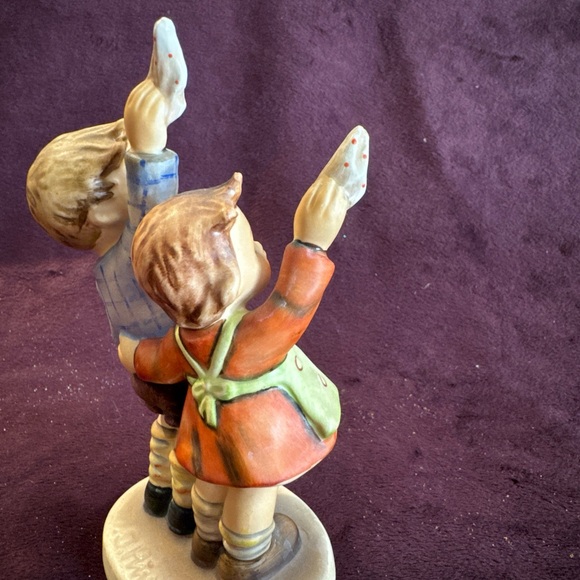 Goebel /Hummel Figurine #133/0 “Goodbye" TMK 5 Auf Wiedersehn 1979 - Picture 5 of 6